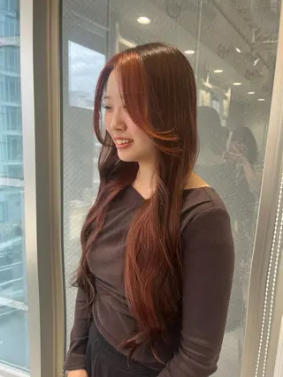 カラー 梅林 亜衣のヘアスタイル