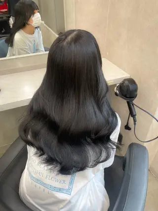 ロング カラー 抜け感レイヤー︴ ニュアンスカラーのヘアスタイル