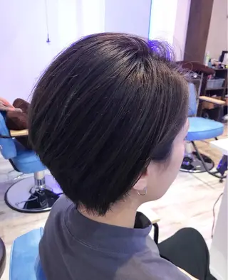 ショート カラー 白井 つづりのヘアスタイル