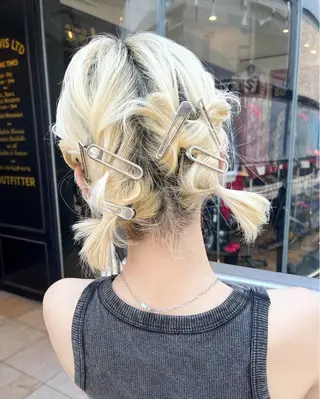 ショート ヘアアレンジ ピンク系カラー💗 ヘアセット特化のヘアスタイル
