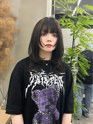 ロング イツク ⚡️ ルーツ/ハイトーンのヘアスタイル