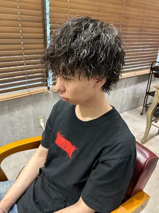 ミディアム パーマ メンズ 勝毛 広貴のヘアスタイル