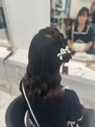 セミロング ヘアアレンジ ハイトーンカラー💞 くるみ🎀のヘアスタイル