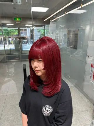 ミディアム 🩶ハイトーン🖤 URARAのヘアスタイル