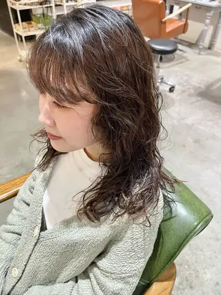 セミロング パーマ 玉木 愛美のヘアスタイル