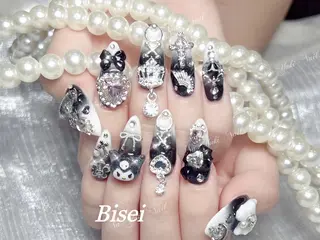 ネイル 🦋 Queenieのネイルデザイン