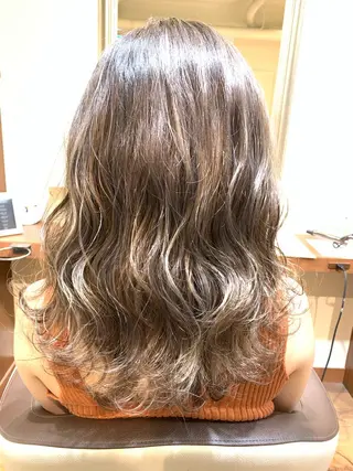 ミディアム ハイトーン得意😍 Lumiereのヘアスタイル
