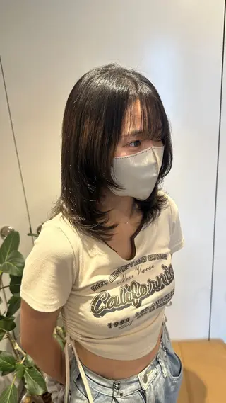 セミロング ブリーチ透明カラー/ レイヤーカット海希のヘアスタイル