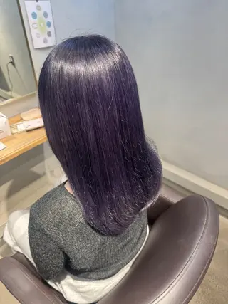 カラー もも ボブ/艶カラーのヘアスタイル