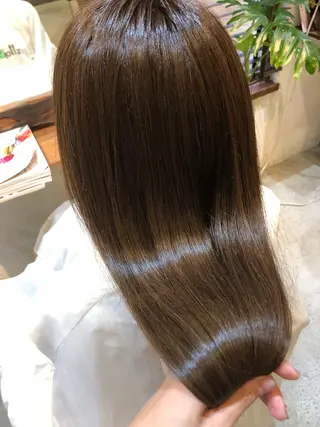 カラー kana .オリーブ /ナチュラルヘアのヘアスタイル