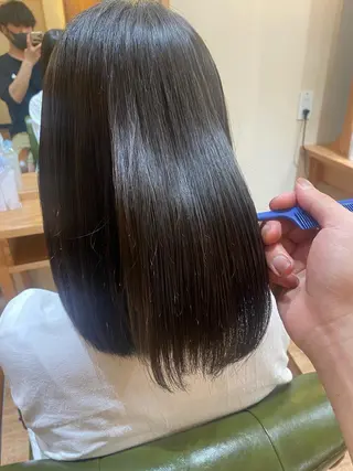 セミロング TAI透明カラー 柔らかい縮毛矯正のヘアスタイル