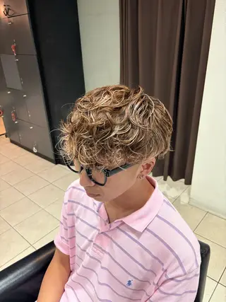 ショート カラー パーマ メンズ 塩田 稜真のヘアスタイル