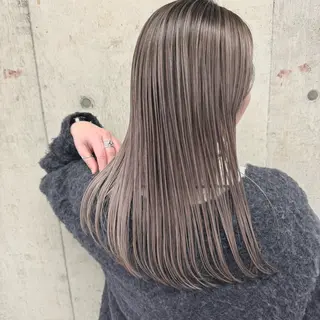ミディアム 井上 彩加のヘアスタイル