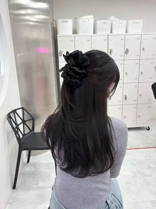 セミロング カラー 抜け感レイヤー︴ ニュアンスカラーのヘアスタイル