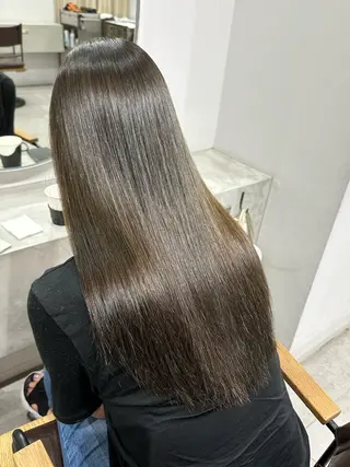ロング シガ ミクトのヘアスタイル