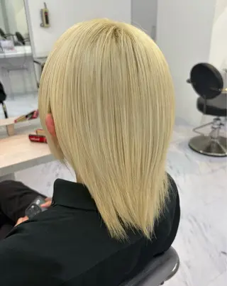 ショート VEGA ヒカル 艶髪ハイトーン天神のヘアスタイル