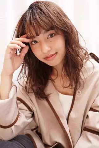 ミディアム カラー パーマ 佐藤 花帆のヘアスタイル