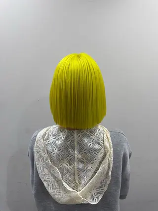 ショート カラー ブリーチカラー🦖 岡部木乃夏のヘアスタイル