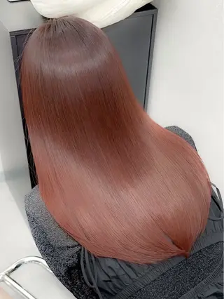ロング SLASH ホワイト 伊藤眞代のヘアスタイル