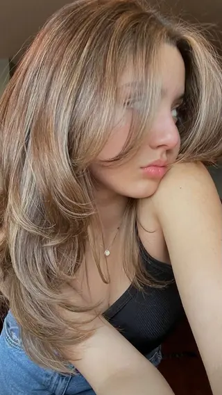 セミロング 海外風レイヤーカット 👑店長　平松　由のヘアスタイル