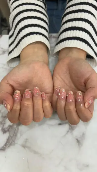 salon UNE LMA見習いスタッフのネイルデザイン