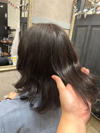 ミディアム カラー 青柳 若奈のヘアスタイル