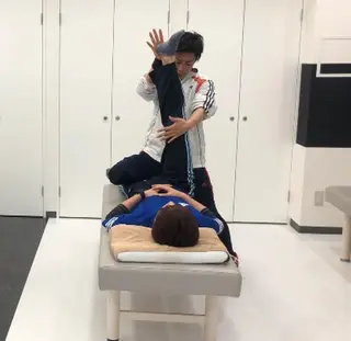 首・肩・腰の痛み・姿 勢矯正・むくみ等解消のエステ・リラクイメージ