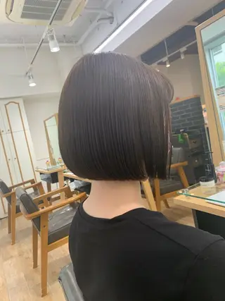 ショート カラー パーマ ヘアアレンジ メンズ キッズ ネイル マツエク・マツパ レイヤーカット／ 巻ける縮毛矯正のヘアスタイル