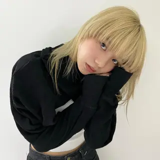 セミロング カラー 🩷ハイトーン透明感 レイヤー🩷ユリカのヘアスタイル