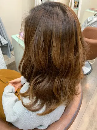 セミロング 川畑 花菜のヘアスタイル
