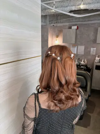セミロング ヘアアレンジ 💜eluあやね💜 🫧カラー・縮毛矯正のヘアスタイル