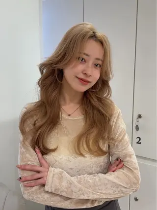 セミロング カラー Lond Le'a /ハイトーンカラーのヘアスタイル