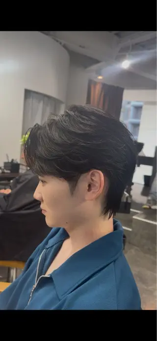 パーマ メンズ 梅田/センターパート 山下学偉のヘアスタイル