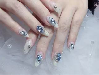 セミロング ビューティーフル Aのネイルデザイン