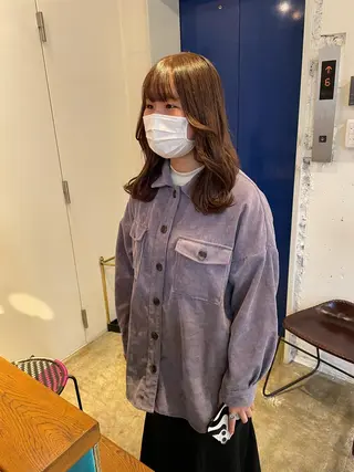 セミロング カラー MIOベージュカラー 柔らかいカラーのヘアスタイル