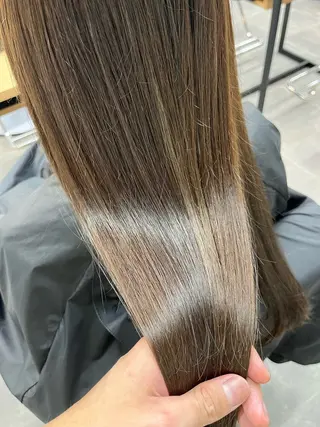 セミロング ブリーチ卒業✖️ 髪質改善1%のヘアスタイル