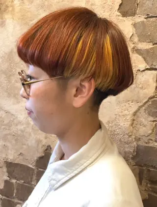 ショート カラー ブリーチ、パーマ 西部笑のヘアスタイル