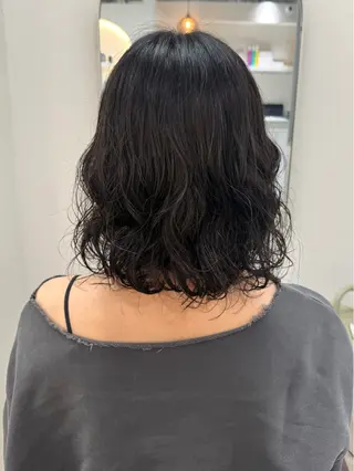 ミディアム パーマ 𝑨𝑲𝑶 🍒/ 暖色カラーのヘアスタイル