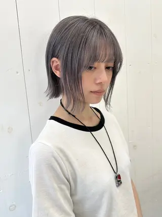 カラー 🩵HOLLY🩵 ブリーチ🩵カレンのヘアスタイル