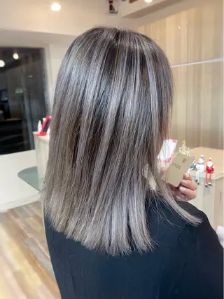 セミロング カラー SHIN🌿柏美容師 レイヤーボブカラーのヘアスタイル
