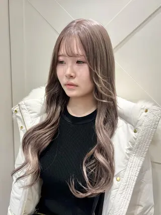 ロング カラー ハイトーンカラー シールエクステのヘアスタイル