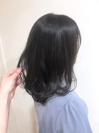 ミディアム カラー MIOベージュカラー 柔らかいカラーのヘアスタイル