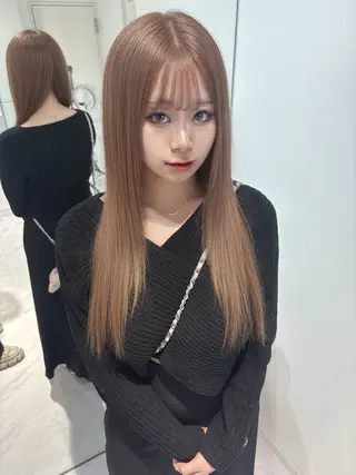 ロング VEGA ヒカル 艶髪ハイトーン天神のヘアスタイル