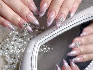 ネイル Nailsalon Vi+ももか🩷のネイルデザイン