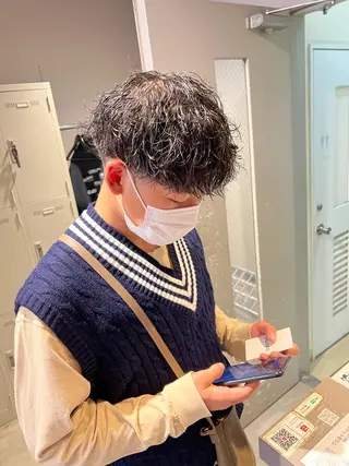 ショート カラー パーマ メンズ メンズパーマ特化 TAIGAのヘアスタイル