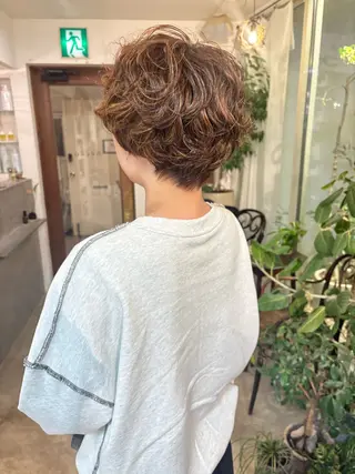 ショート パーマ 谷澤 朋佳のヘアスタイル