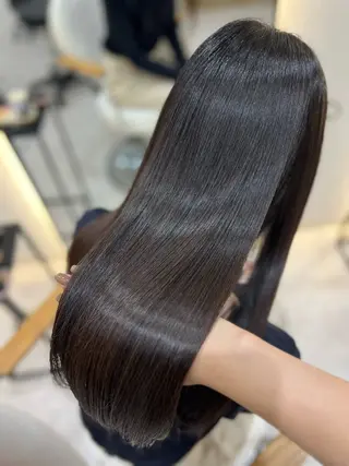 ロング Zina aimiのヘアスタイル