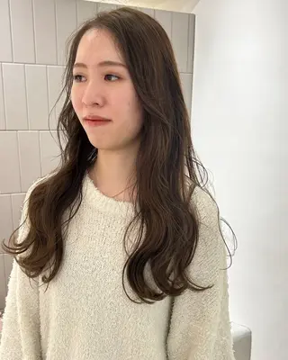 ロング カラー オリーブベージュ/ ブリーチなし透明感のヘアスタイル