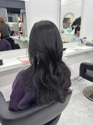 ロング カラー 抜け感レイヤー︴ ニュアンスカラーのヘアスタイル