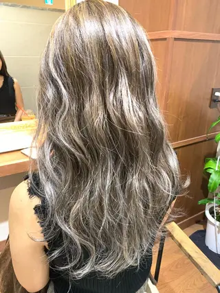 ロング ハイトーン得意😍 Lumiereのヘアスタイル
